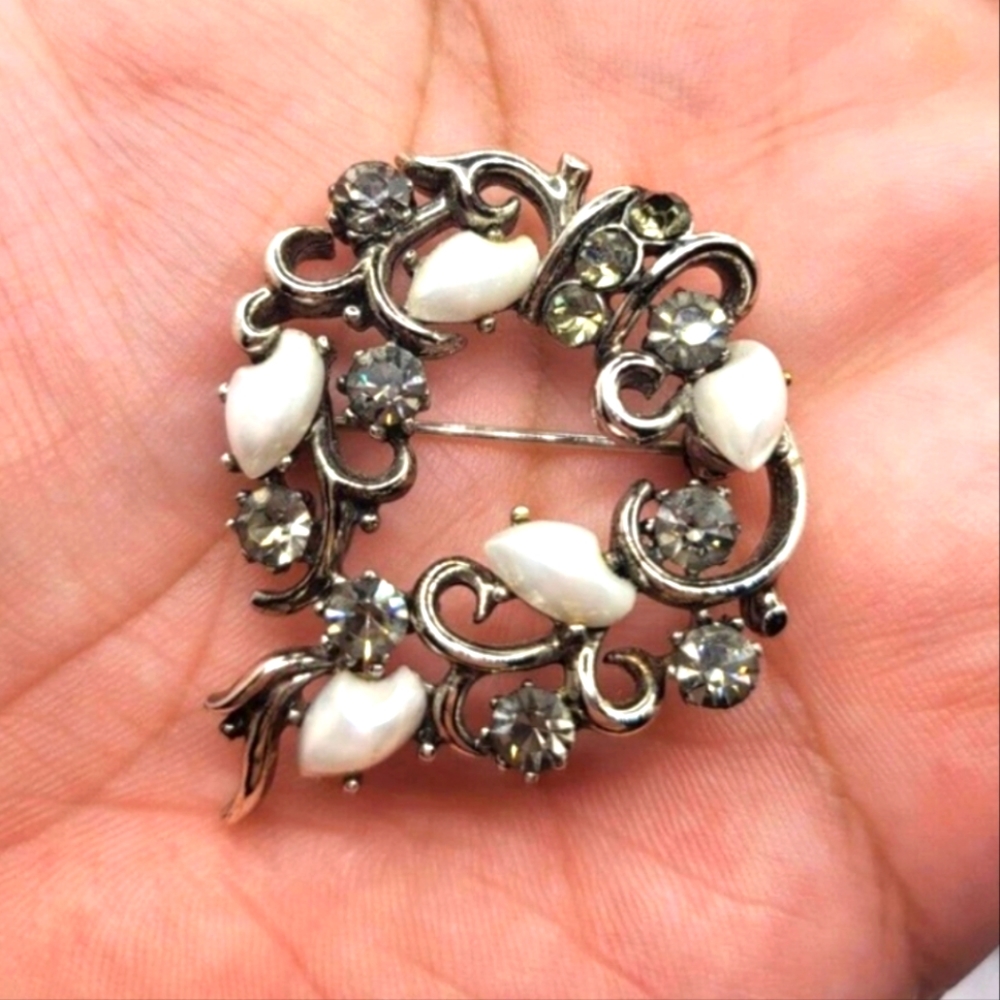 "Lisner" Signed Wrapped Rhinestone Silver Tone Br… - image 3